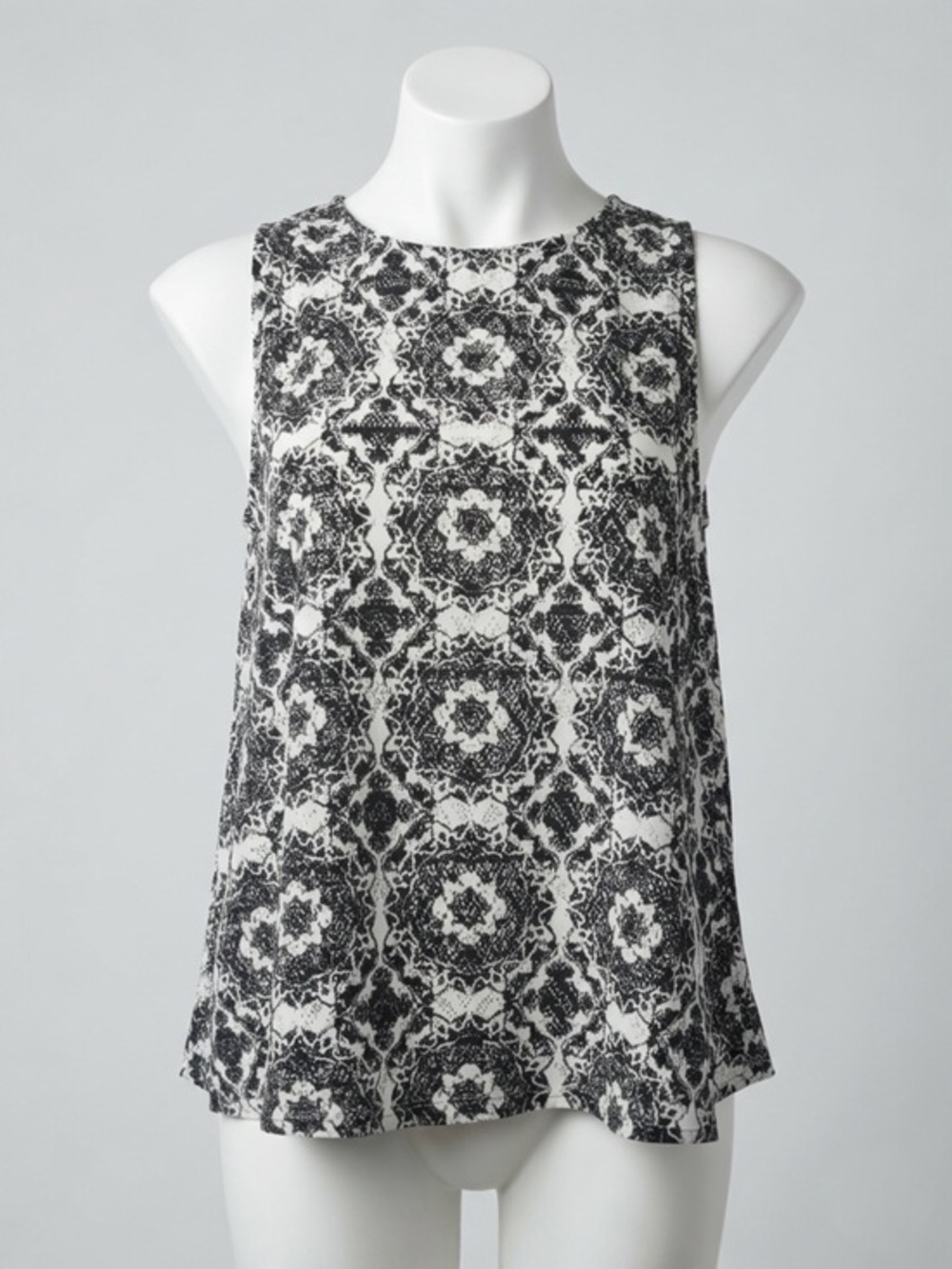 One Clothing Geometric Medallion Print Sleeveless Tank Top Blouse Black White Lg